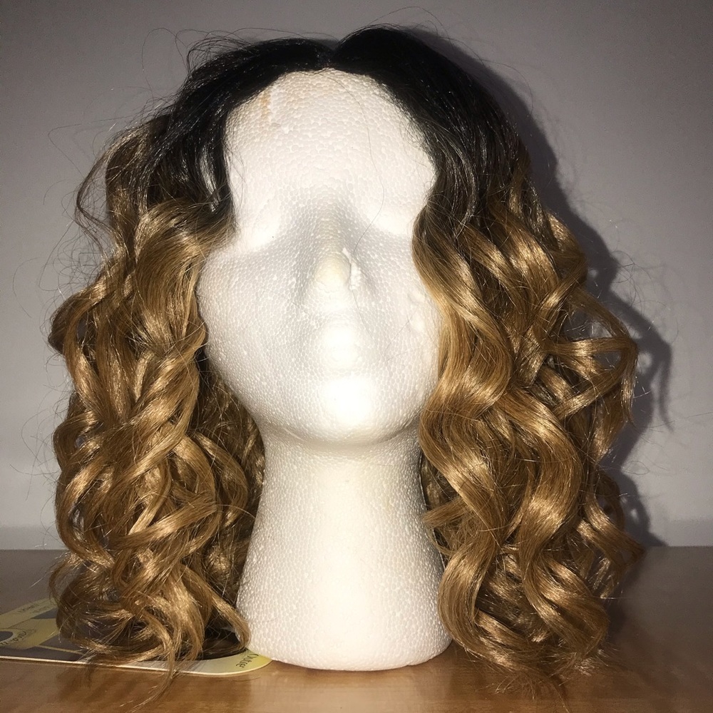 Wig - Picture 4 of 5